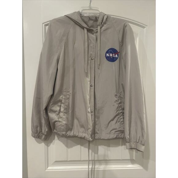 H&M Divided Jackets & Blazers - NWOT H&M Divided Beige NASA Windbreaker With Hood & Snap Front Women's Sz Large